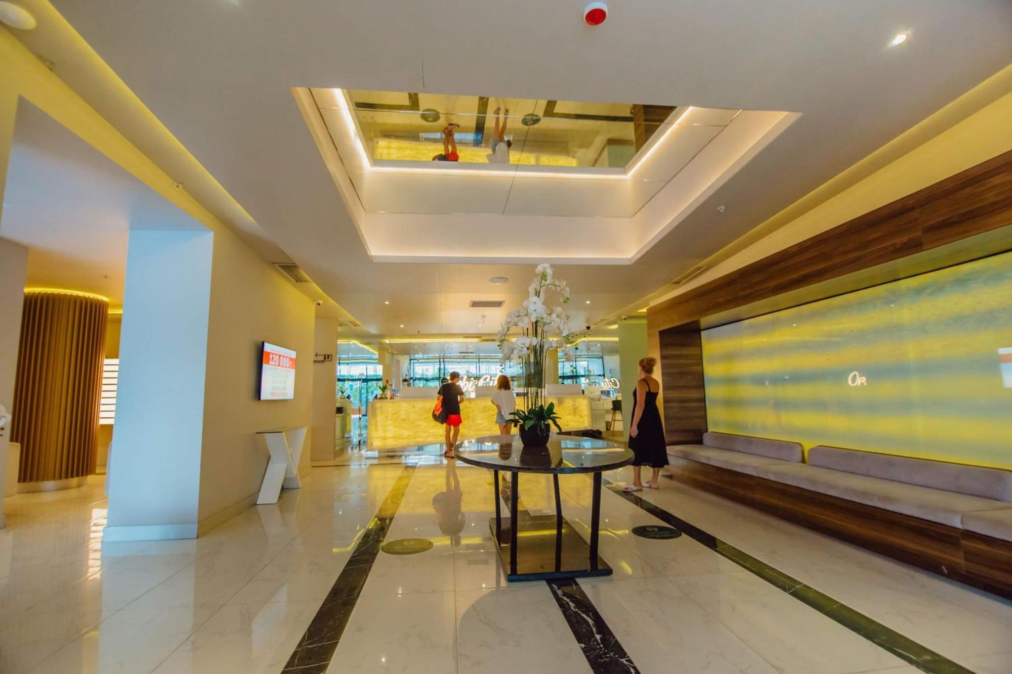 Orbi City Center Sea View Aparthotel Batumi Exterior foto